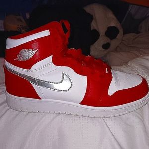 AirJordan 1 retro high, US 6.5Y, Red, White, Silver.